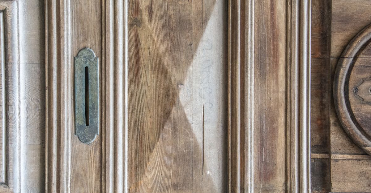 front door lock key — Parkway Village TN Locksmith